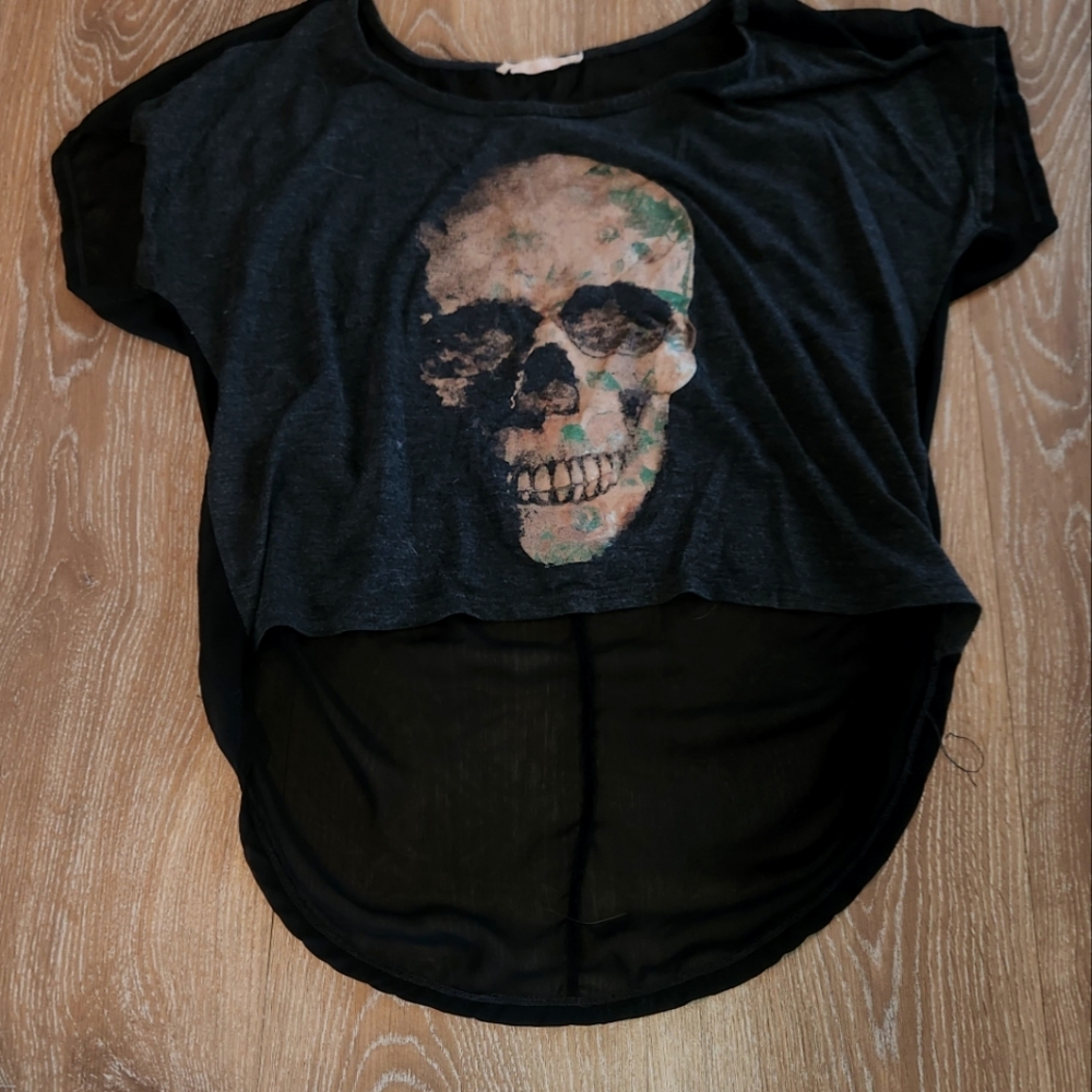 T-shirt with skull print